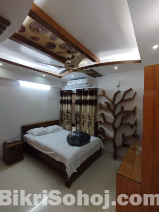 Rent Furnished 4 Bedroom Apartment in Bashundhara R/A.
